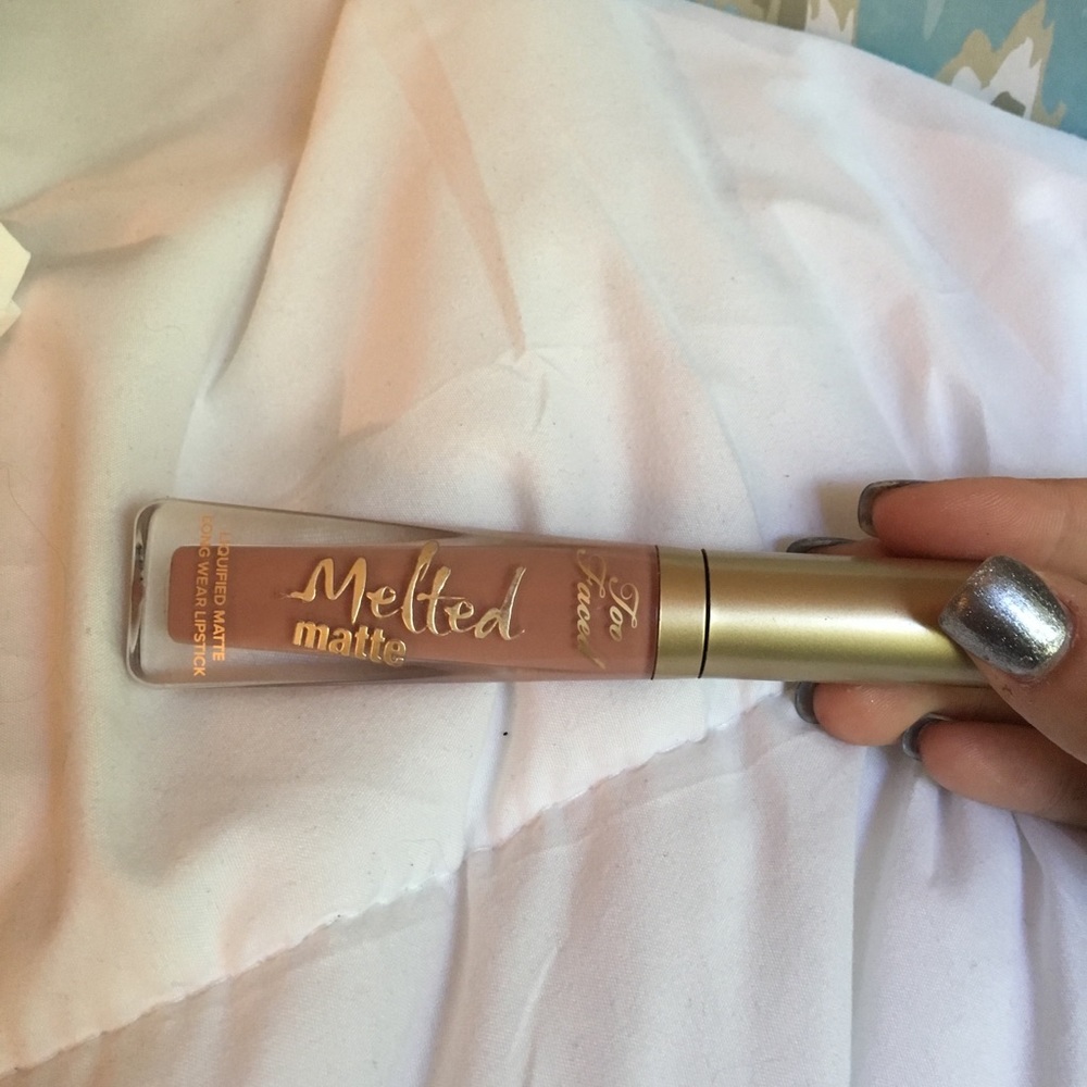 matte lipstick